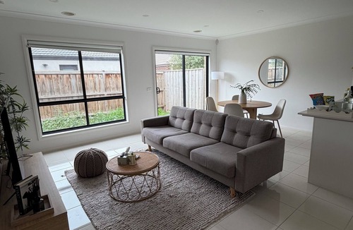 Limonite House | Stay In Thornhill Park - West Melbourne
