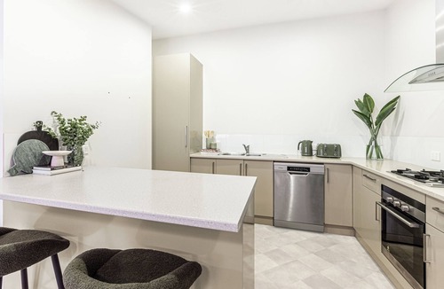 Warrnambool House | Stay Verde - Heart of the Warrnambool CBD and moments to the Beach and SLSC