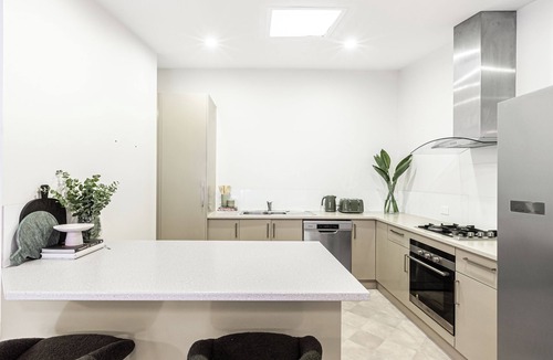 Warrnambool House | Stay Verde - Heart of the Warrnambool CBD and moments to the Beach and SLSC