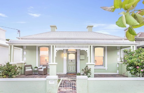 Warrnambool House | Stay Verde - Heart of the Warrnambool CBD and moments to the Beach and SLSC