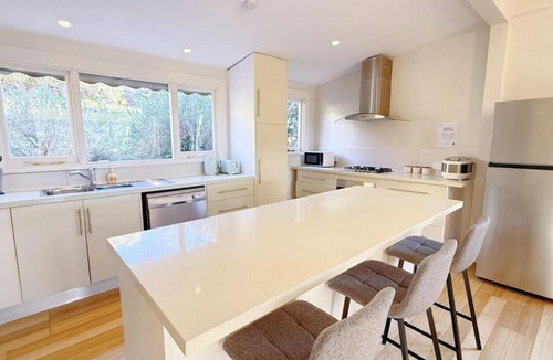 Trevallyn House | StayAU 2BR Home with Stunning Views in Tasmania