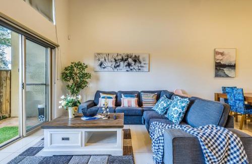 Sanctuary Lakes House | StayAU 3BR Cozy Retreat Point Cook Golf Nearby