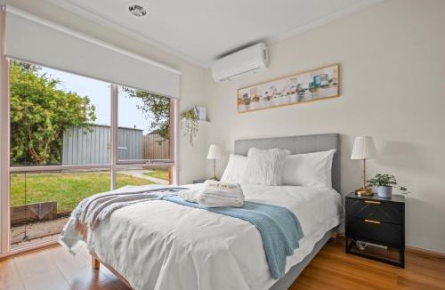 Narre Warren South House | StayAU 3BRM Family Home Netflix Pet-Friendly
