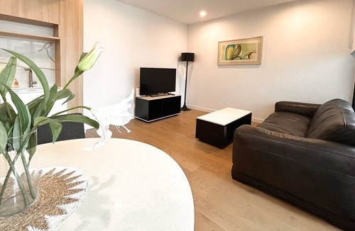 Box Hill Apartment | StayAU Convenient Apartment with Patio in Box Hill