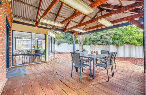 Caroline Springs House | StayAU Double Story Pet-friendly House PoolTable