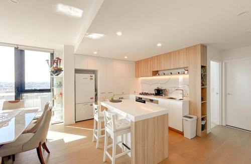 Box Hill Apartment | StayAU Elegant 3BR Penthouse with Stunning Views