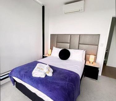 Box Hill Apartment | StayAU Elegant 3BR Penthouse with Stunning Views
