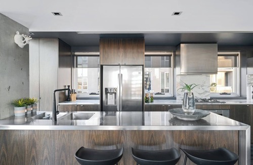 East Melbourne Apartment | Stellar| Lux Living, Pool & Gym