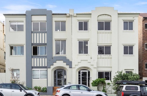 Bondi Beach Apartment | Steps to the Surf at Bondi Beach