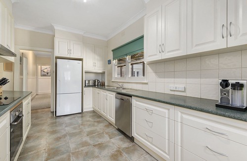 Mansfield House | Stirling Croft Mansfield | Family Retreat for 10 Near Mt Buller | Pet-Friendly