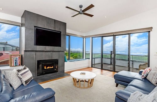 Port Fairy House | STONE and SEA - This is truly a luxurious coastal haven, with lots of space and amazing ocean views