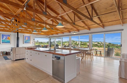 Carrickalinga House | Stones Throw 26 River View Drive