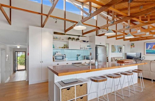 Carrickalinga House | Stones Throw 26 River View Drive
