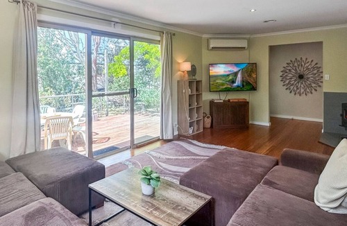 Jindabyne House | Stonewall - 4 bedroom, pet-friendly home