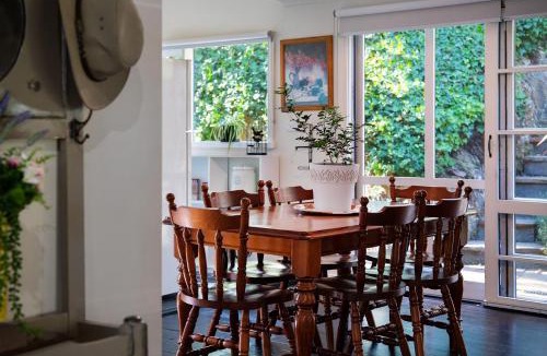 Daylesford House | Storybook Cottage-surrounded by beautiful gardens
