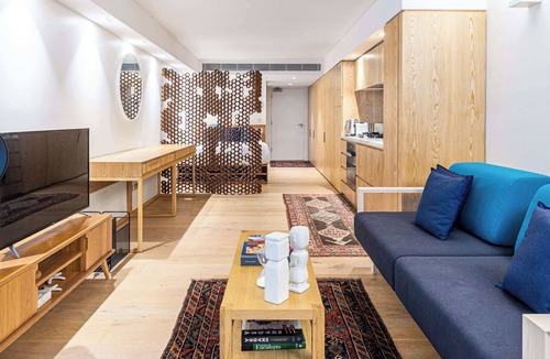 Bondi Beach Apartment | Studio 225 Bondi Beach with Courtyard View