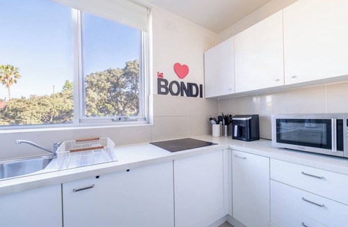 Bondi Beach Apartment | Studio Apartment Steps from Bondi Beach