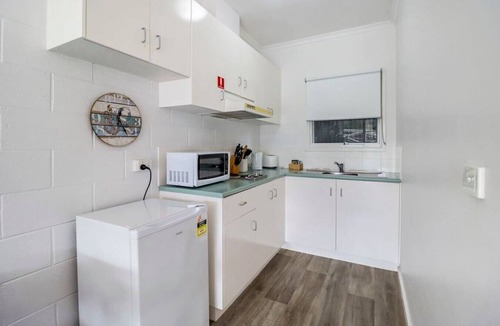Geelong Apartment | Studio Apt, Bright and Spacious, CBD, Mibnb