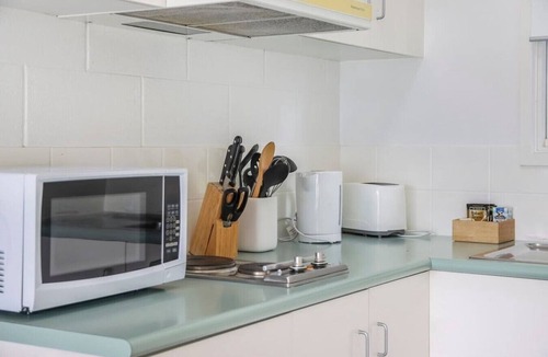 Geelong Apartment | Studio Apt, Bright and Spacious, CBD, Mibnb