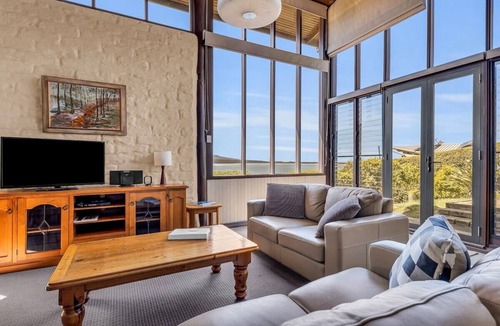 Mallacoota House | Studio Views for Two People