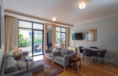 Surry Hills Apartment | Stunning 1Bed Surry Hills Balcony Apt w Parking
