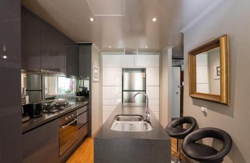 Surry Hills Apartment | Stunning 1Bed Surry Hills Balcony Apt w Parking