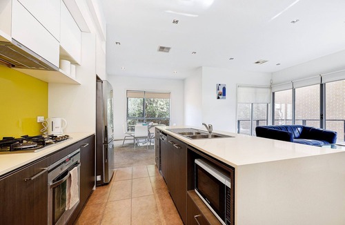 Bundoora House | Stunning 3 bedroom house