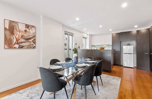 Fitzroy House | Stunning 3BD Executive Home in Ultra-hip Fitzroy!