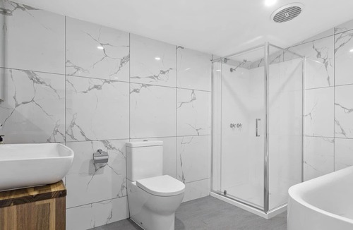 Ballarat House | Stunning 4BR Pet Friendly Cottage