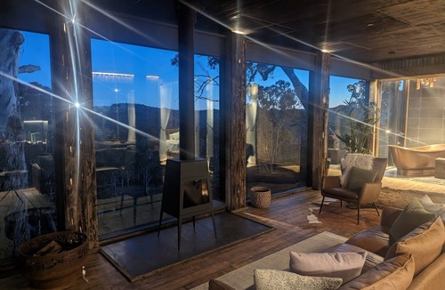 Elevated Plains Cottage | Stunning African themed luxury villa - Eaglesnest