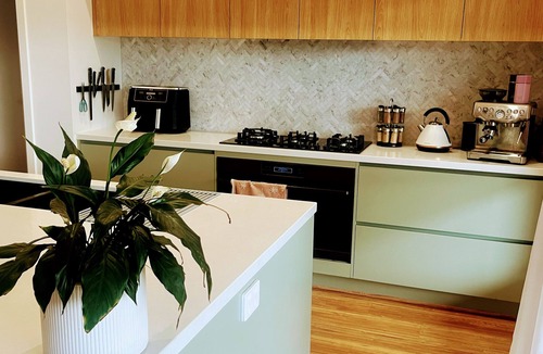 Ocean Grove House | Stunning beach house with pool & basketball court for the kids. Pet friendly!