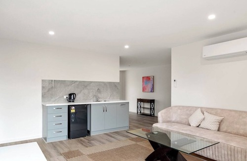 Ventnor House | Stunning Brand New Coastal Residence - Ocean View