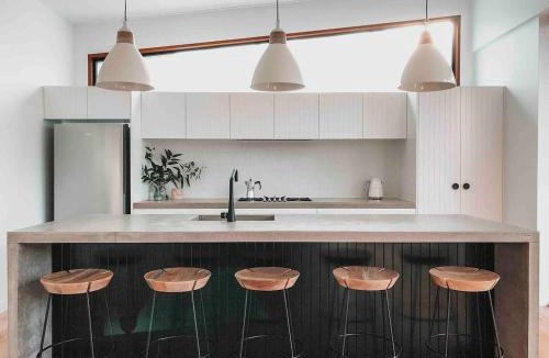 Elizabeth Beach House | Stunning Bush Beach House! NEW!