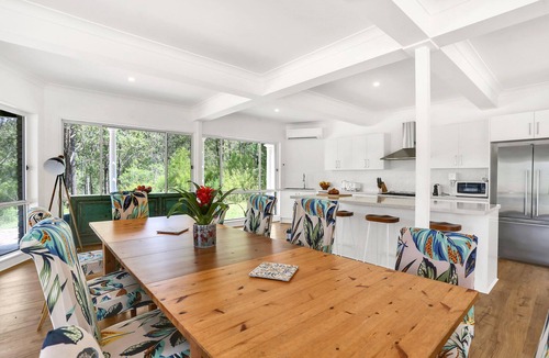St. Albans House | Stunning 'Chapel' in the bush with pool, pet friendly