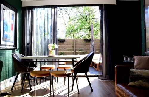 South Melbourne Apartment | Stunning City Oasis.