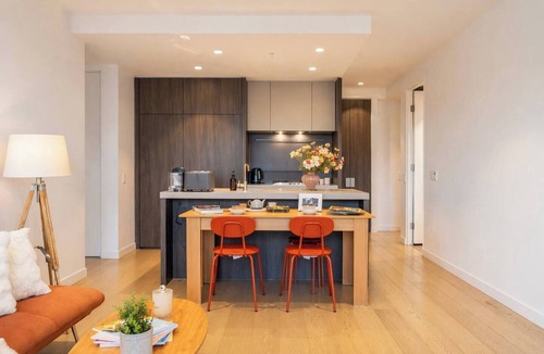 Box Hill Apartment | Stunning City & Sunset View 3BR Box Hill Skyone