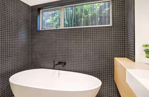 Pambula Beach House | Stunning Contemporary Beach Side House