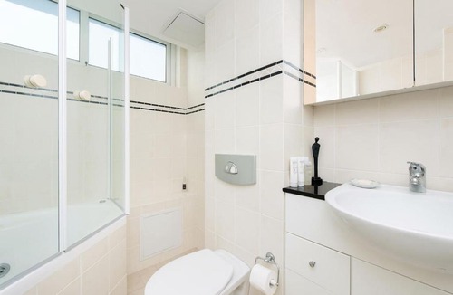 Waverton Apartment | Stunning Harbour View Home!