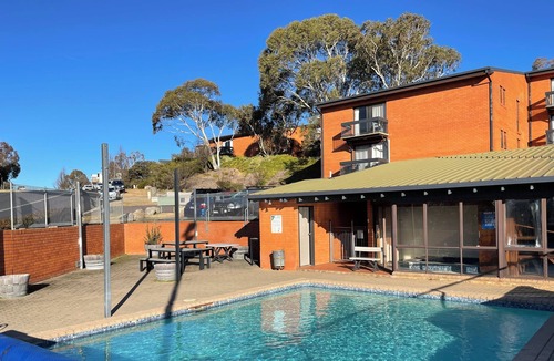 Jindabyne Apartment | Stunning lake views. Cosy three bed apartment. Great in winter or summer.
