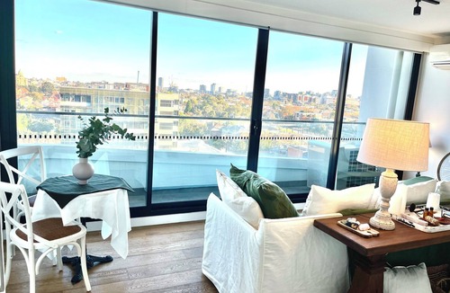 South Yarra Apartment | Stunning Melbourne views & Central South Yarra Location