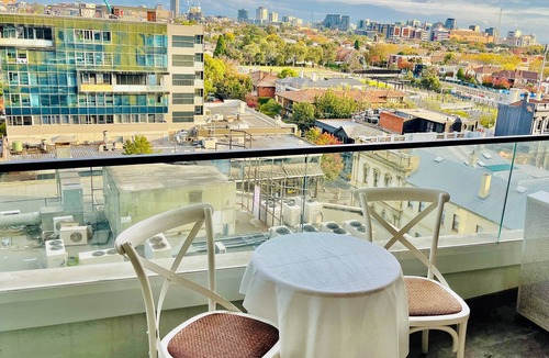 South Yarra Apartment | Stunning Melbourne views & Central South Yarra Location