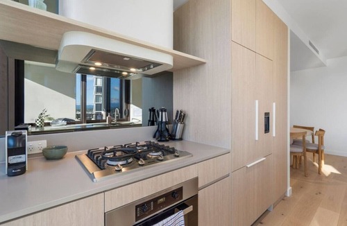 Mermaid Beach Apartment | Stunning Mermaid Beach Apartment - Central + WiFi