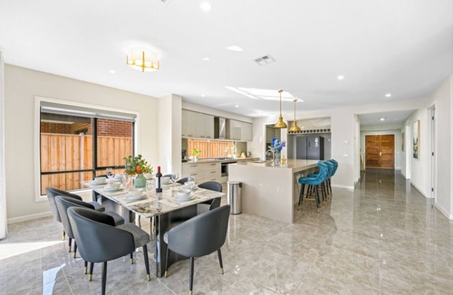 Mambourin Villa | Stunning Park-fronted Luxury Grand Family House!