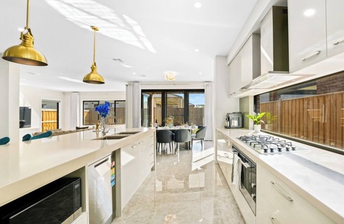 Mambourin Villa | Stunning Park-fronted Luxury Grand Family House!