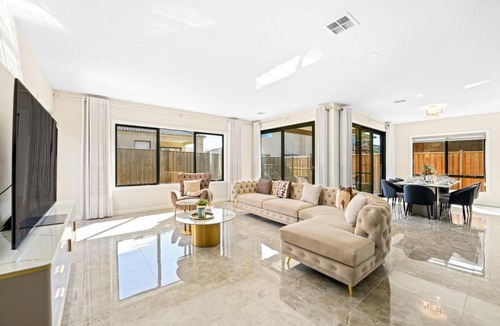 Mambourin Villa | Stunning Park-fronted Luxury Grand Family House!