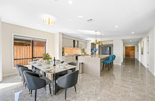 Mambourin Villa | Stunning Park-fronted Luxury Grand Family House!