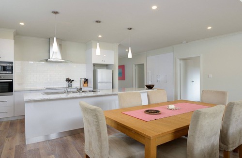 Hayborough House | Stunning Seagull Cottage. Close to Beach and Port Elliot.