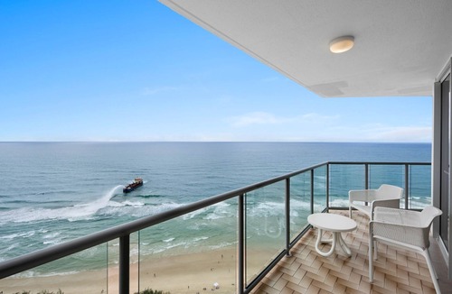 Surfers Paradise Apartment | Stunning Skyline Luxury 2-Bedroom 2-Bathroom at Peninsula Beachfront.