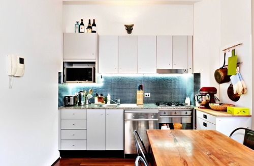 Surry Hills Apartment | Stunning unit with pool and private backyard