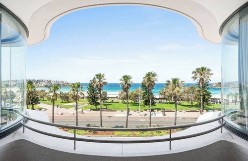 Bondi Beach Apartment | Stunning Views and Balcony Overlooking Bondi Beach